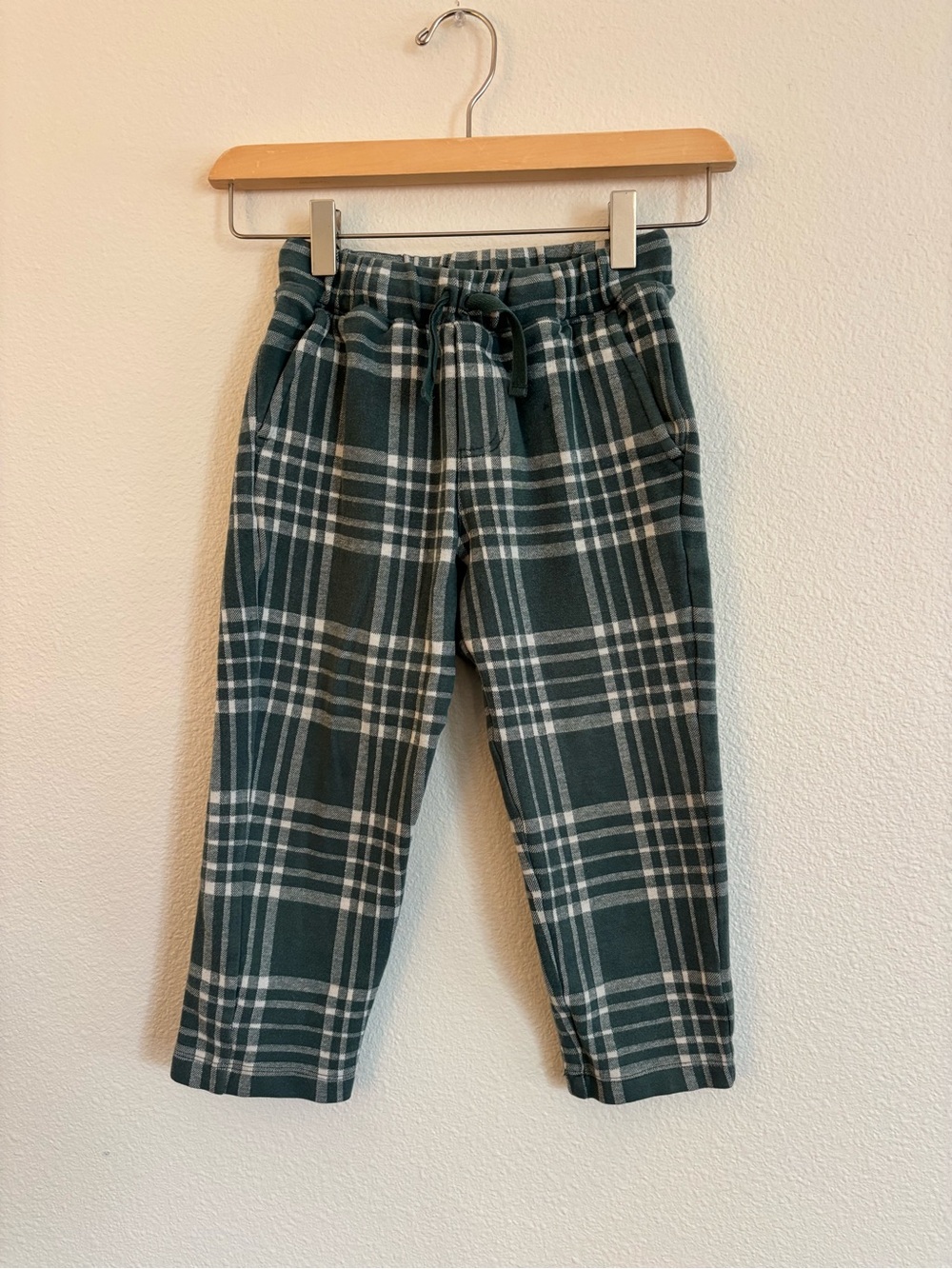 Hanna andersson green and white plaid pants size 5